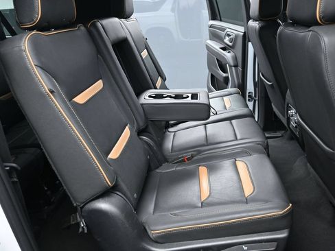 Used 2023 GMC Yukon XL AT4 AWD/4WD image 28