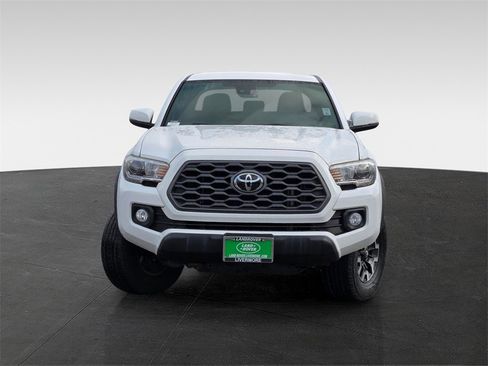 Used 2020 Toyota Tacoma TRD Off-Road image 2