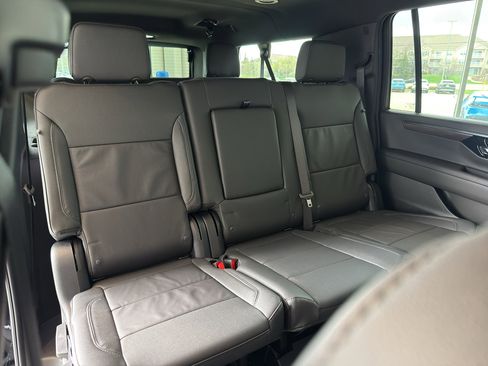 New 2026 Chevrolet Suburban LT image 25