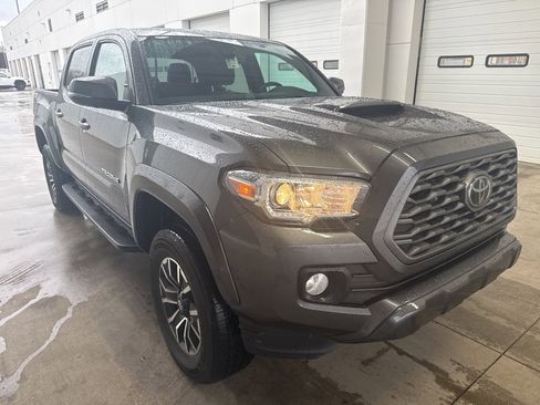 Used 2023 Toyota Tacoma TRD Sport image 2