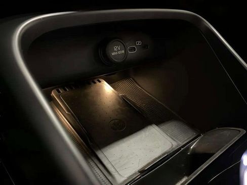 Used 2025 Volvo XC40 B5 Plus image 47