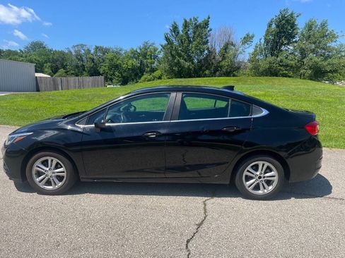 Used 2018 Chevrolet Cruze LT w/ LT Convenience Package FWD image 8