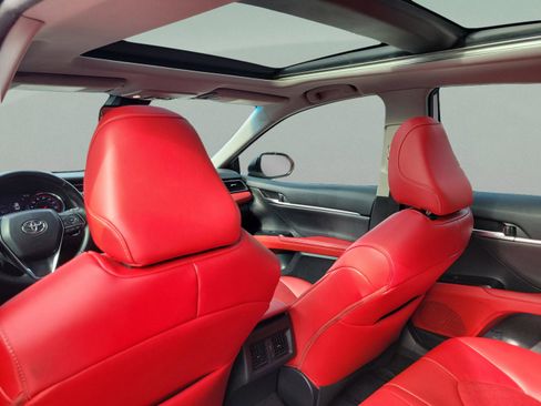 Used 2019 Toyota Camry XSE image 5