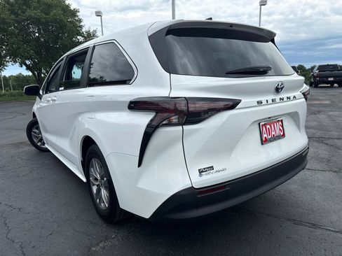 Used 2025 Toyota Sienna LE AWD/4WD image 6