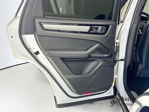 Used 2023 Porsche Cayenne Platinum Edition AWD/4WD image 33