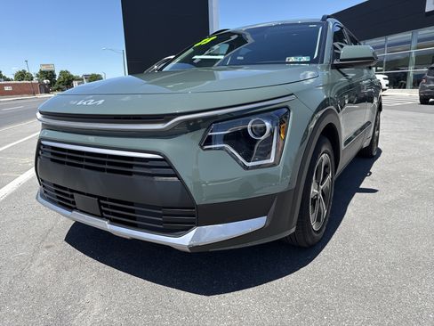 Certified 2023 Kia Niro EX FWD image 8