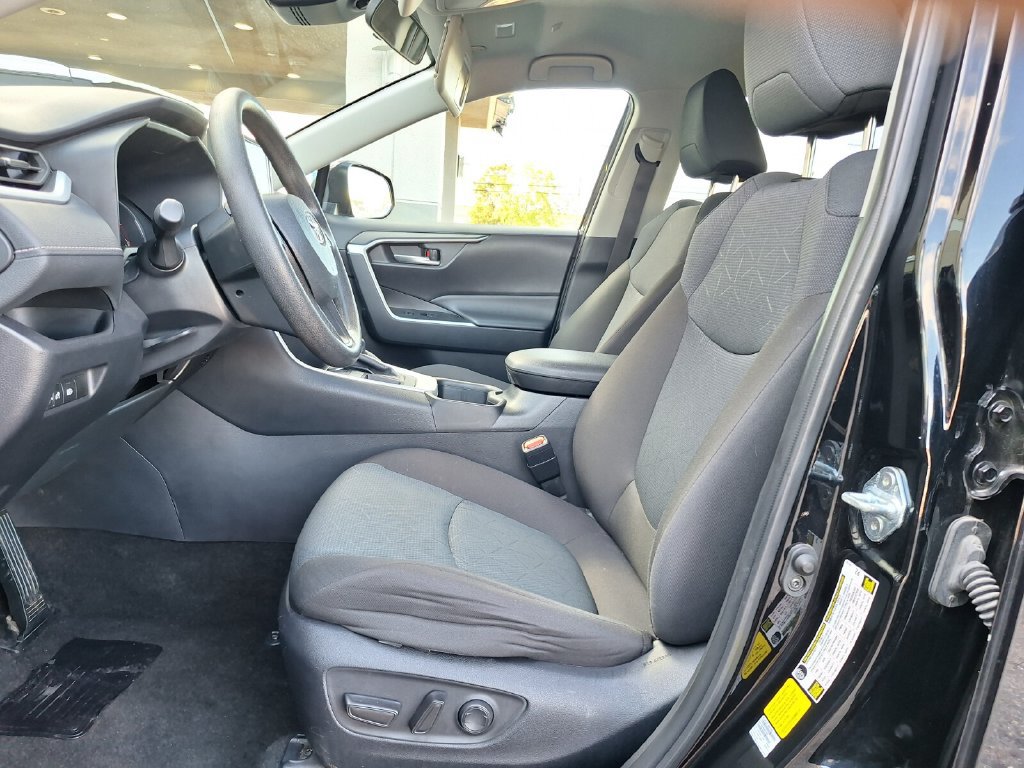 Used 2025 Toyota RAV4 XLE FWD image 11