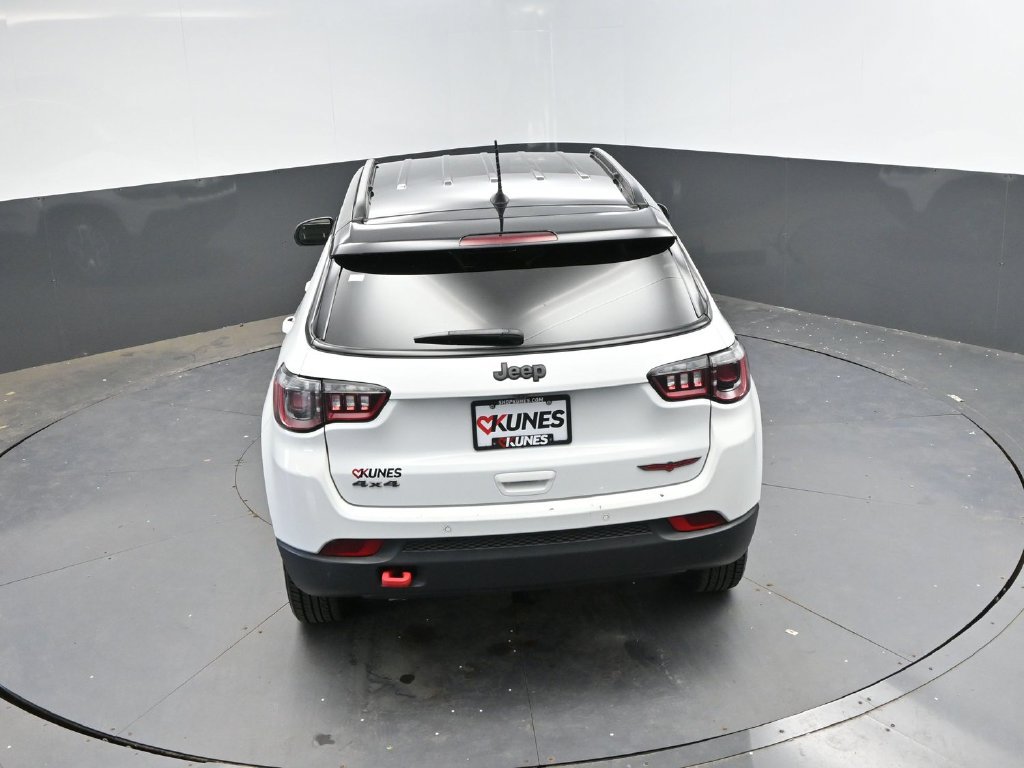 Used 2025 Jeep Compass Trailhawk AWD/4WD image 28