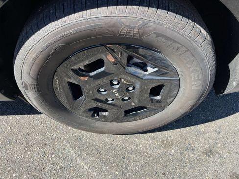 Used 2026 Kia Carnival FWD image 28