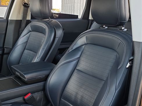 Used 2024 Lincoln Nautilus Reserve w/ Equipment Group 202A image 13