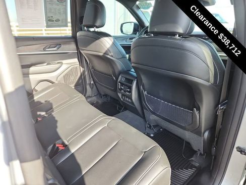 Used 2025 Jeep Grand Cherokee Limited w/ Luxury Tech Group II AWD/4WD image 27