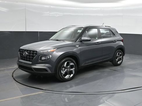 Used 2024 Hyundai Venue SEL FWD image 9