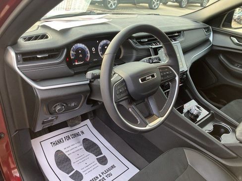 Used 2025 Jeep Grand Cherokee L Altitude image 14