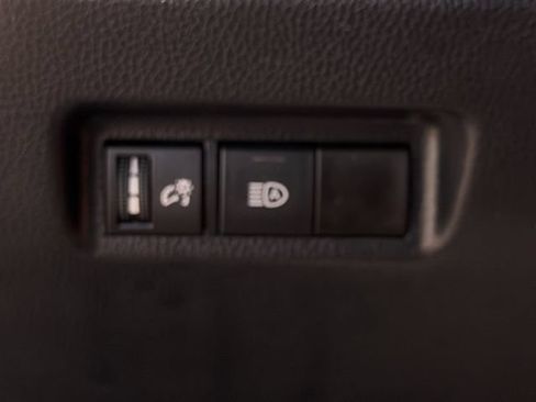 Used 2021 Toyota RAV4 XLE FWD image 18