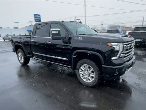 Used 2025 Chevrolet Silverado 2500 High Country w/ Technology Package image 2