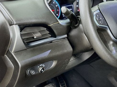 Used 2021 Chevrolet Traverse LS FWD image 12