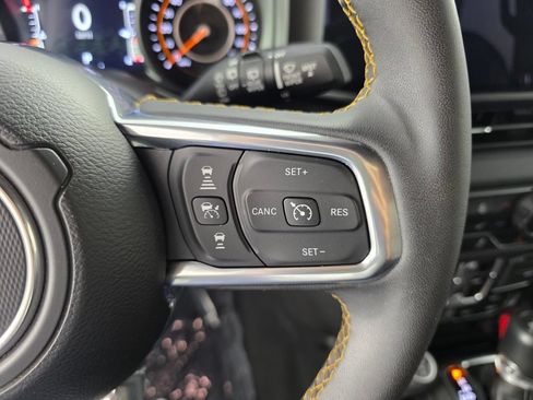 Used 2024 Jeep Wrangler Unlimited Sahara w/ Technology Group AWD/4WD image 19