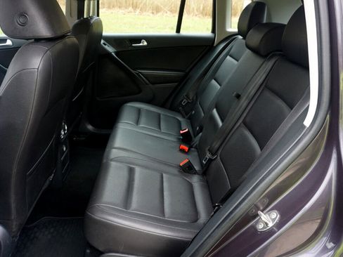 Used 2016 Volkswagen Tiguan S image 12