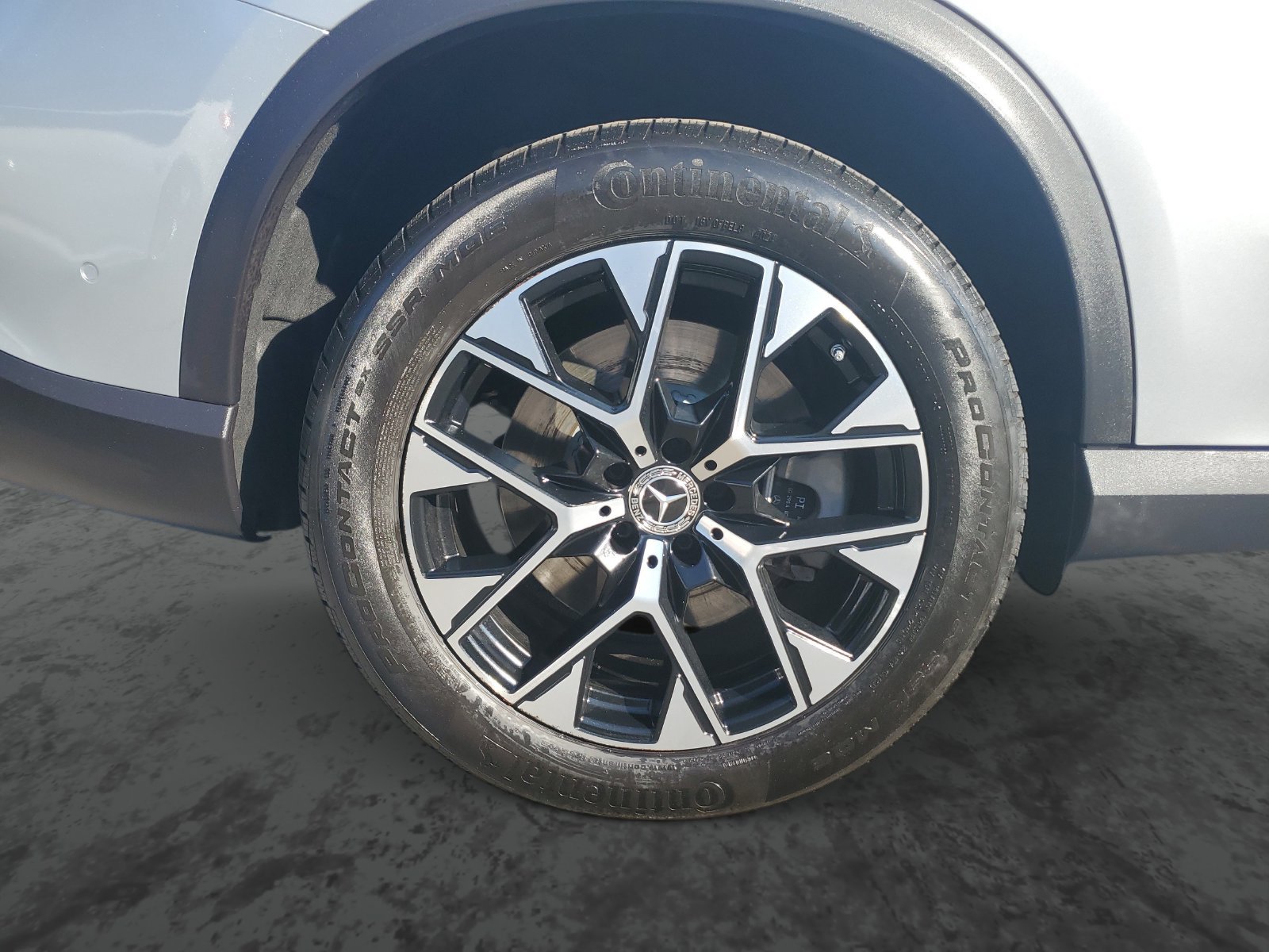 Used 2025 Mercedes-Benz GLC 350e 4MATIC image 5