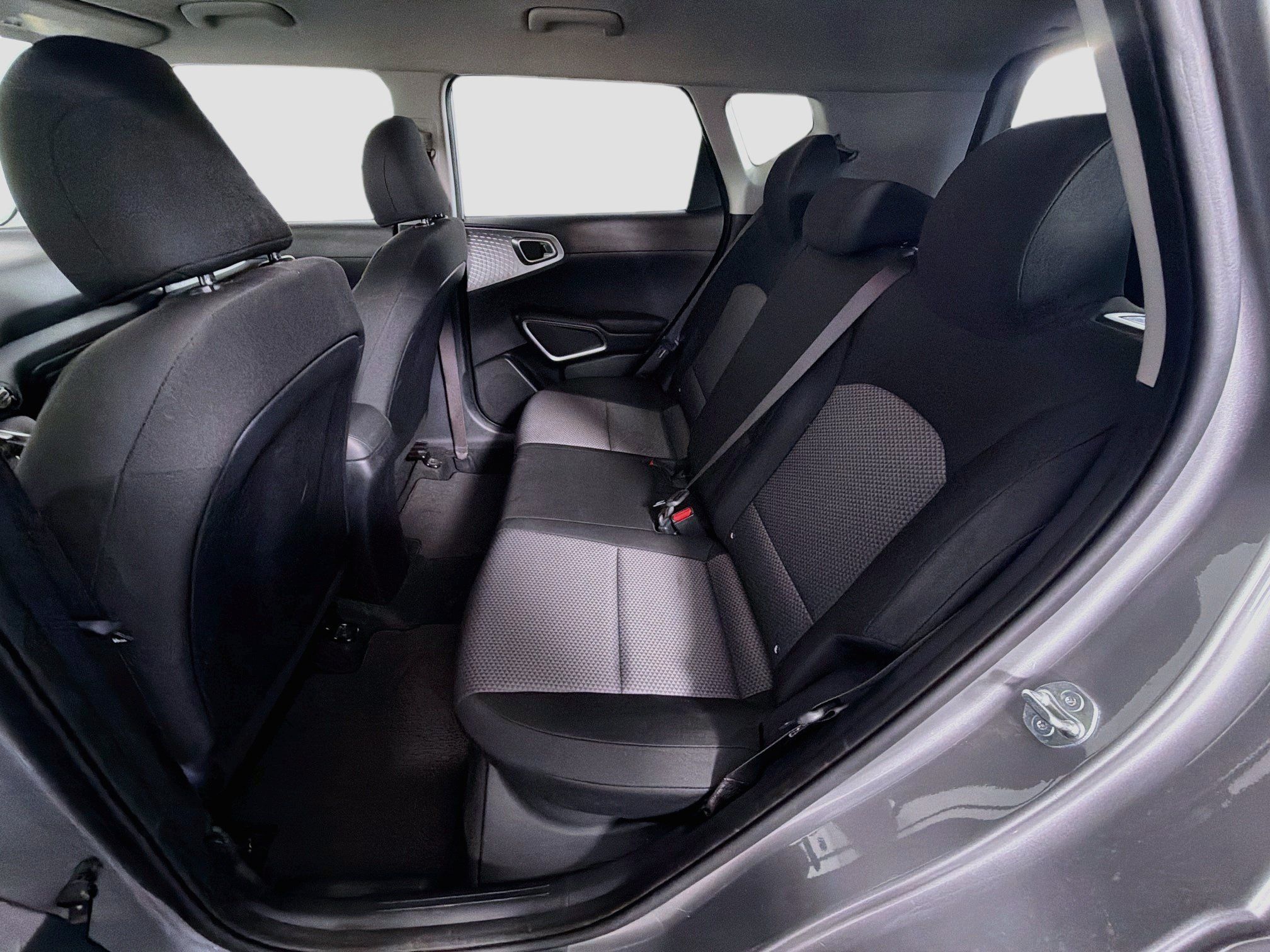 Used 2025 Kia Soul LX w/ LX Technology Package FWD image 28