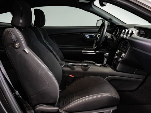 Used 2017 Ford Mustang Coupe RWD image 21