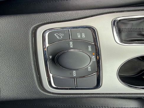 Used 2022 Jeep Grand Cherokee Laredo X AWD/4WD image 32