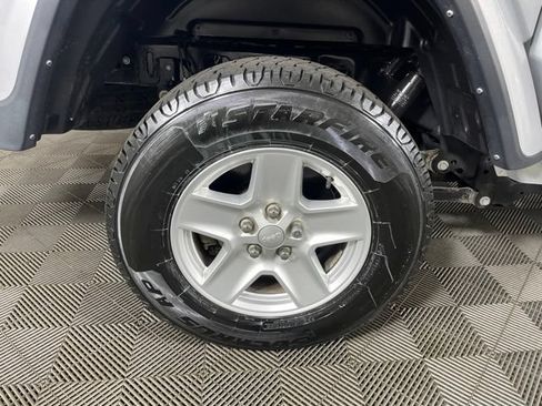 Used 2022 Jeep Gladiator Sport AWD/4WD image 9