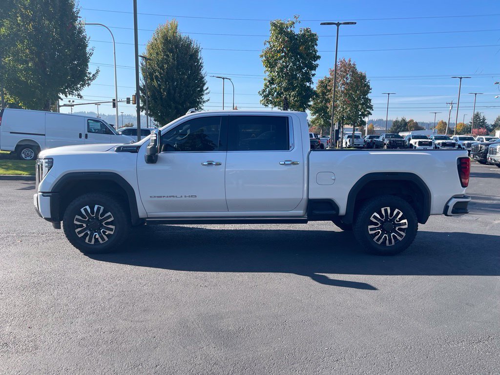 Used 2024 GMC Sierra 3500 Denali Ultimate AWD/4WD image 2