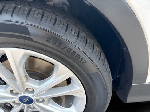 Used 2019 Ford Escape SEL AWD/4WD image 36