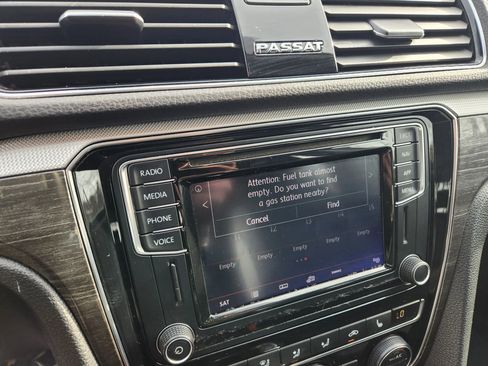 Used 2018 Volkswagen Passat 2.0T SE image 28