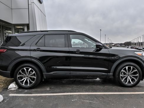 Used 2022 Ford Explorer ST-Line w/ Class IV Trailer Tow Package image 9