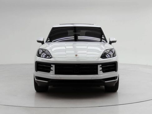 Certified 2025 Porsche Cayenne S AWD/4WD image 8