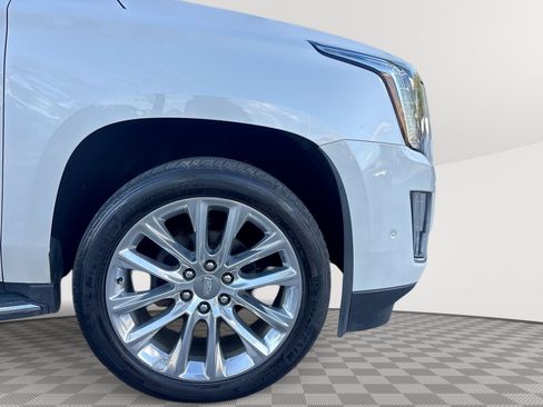 Used 2019 Cadillac Escalade ESV Luxury AWD/4WD image 31