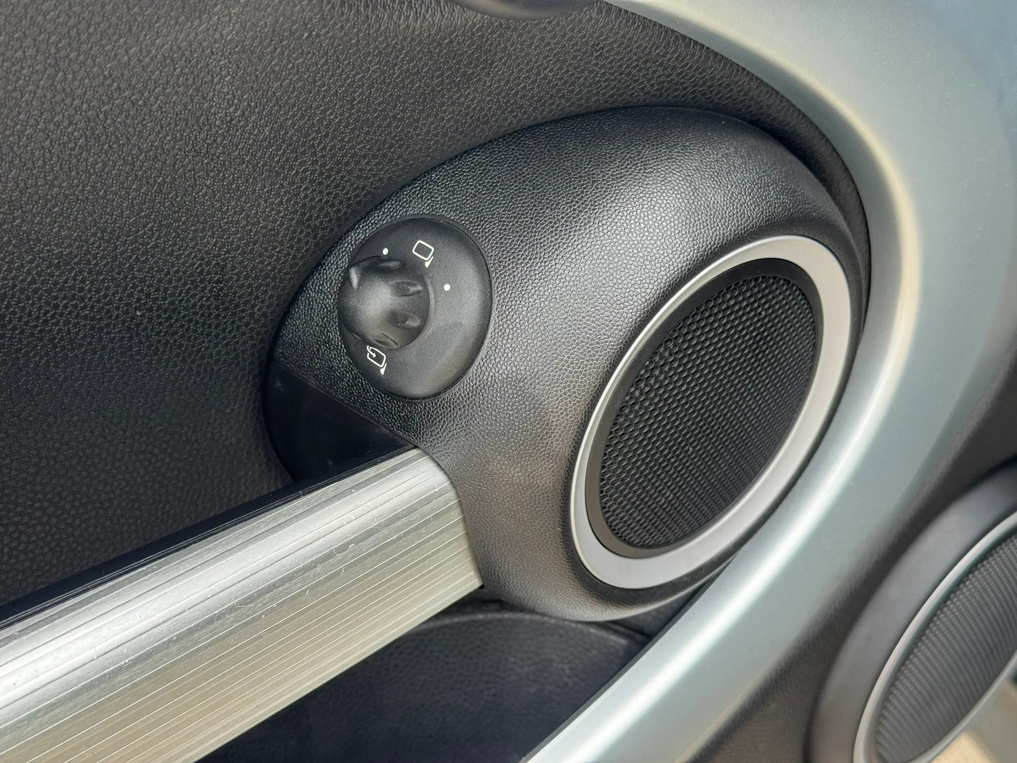 Used 2012 MINI Cooper Clubman FWD image 12