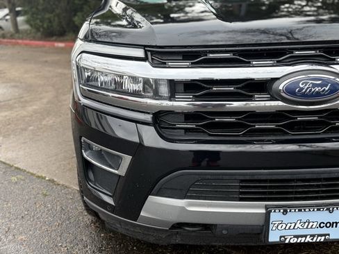 Used 2023 Ford Expedition Limited image 3