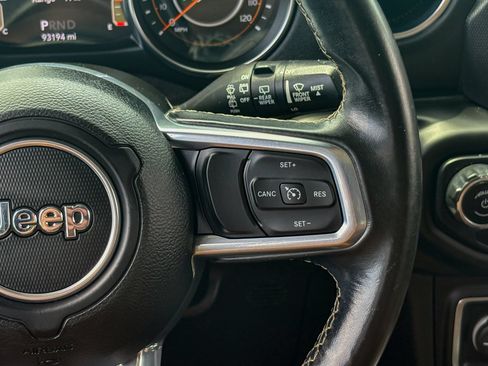 Used 2020 Jeep Wrangler Unlimited Sahara AWD/4WD image 32