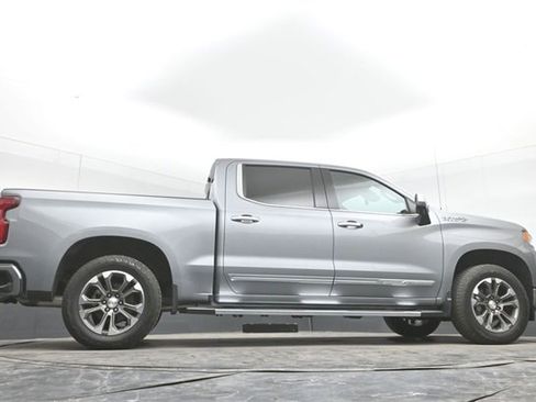 Used 2023 Chevrolet Silverado 1500 High Country w/ Technology Package image 34