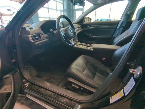 Used 2018 Honda Accord Touring image 6