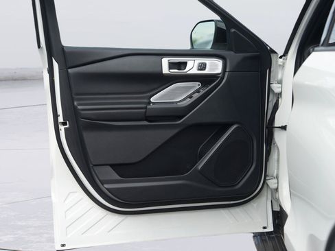 Used 2020 Ford Explorer Platinum w/ Premium Technology Package AWD/4WD image 33