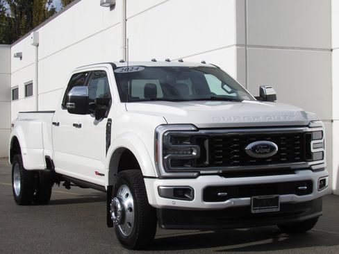 Used 2024 Ford F450 Platinum w/ FX4 Off-Road Package image 2