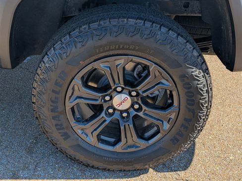 Used 2024 GMC Canyon Elevation w/ Elevation Premium Package image 29