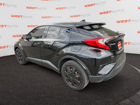 Used 2021 Toyota C-HR LE FWD image 3