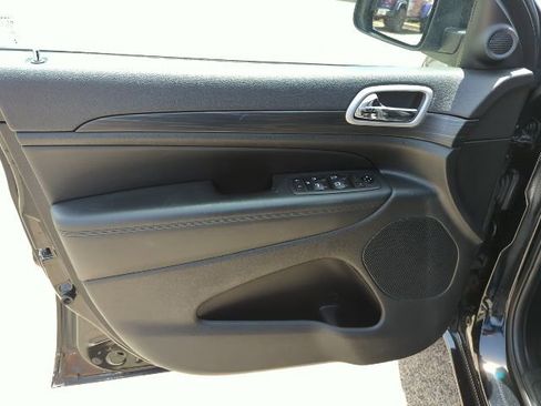 Used 2021 Jeep Grand Cherokee Laredo X AWD/4WD image 19