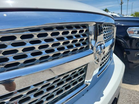 Used 2018 RAM 1500 Laramie AWD/4WD image 10