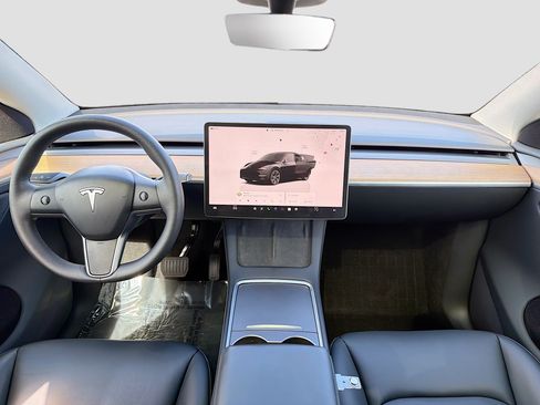 Used 2025 Tesla Model Y Long Range AWD/4WD image 17
