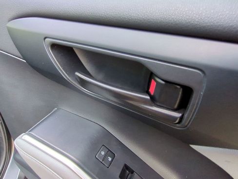 Used 2023 Toyota Highlander LE image 40