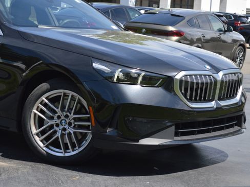 Certified 2025 BMW 530i xDrive AWD/4WD image 2
