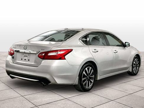 Used 2017 Nissan Altima 2.5 SV w/ Convenience Package FWD image 12