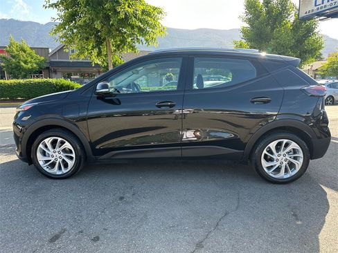 Used 2023 Chevrolet Bolt EUV LT w/ Driver Confidence Package image 9