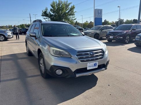 Used 2015 Subaru Outback 2.5i Premium AWD/4WD image 3